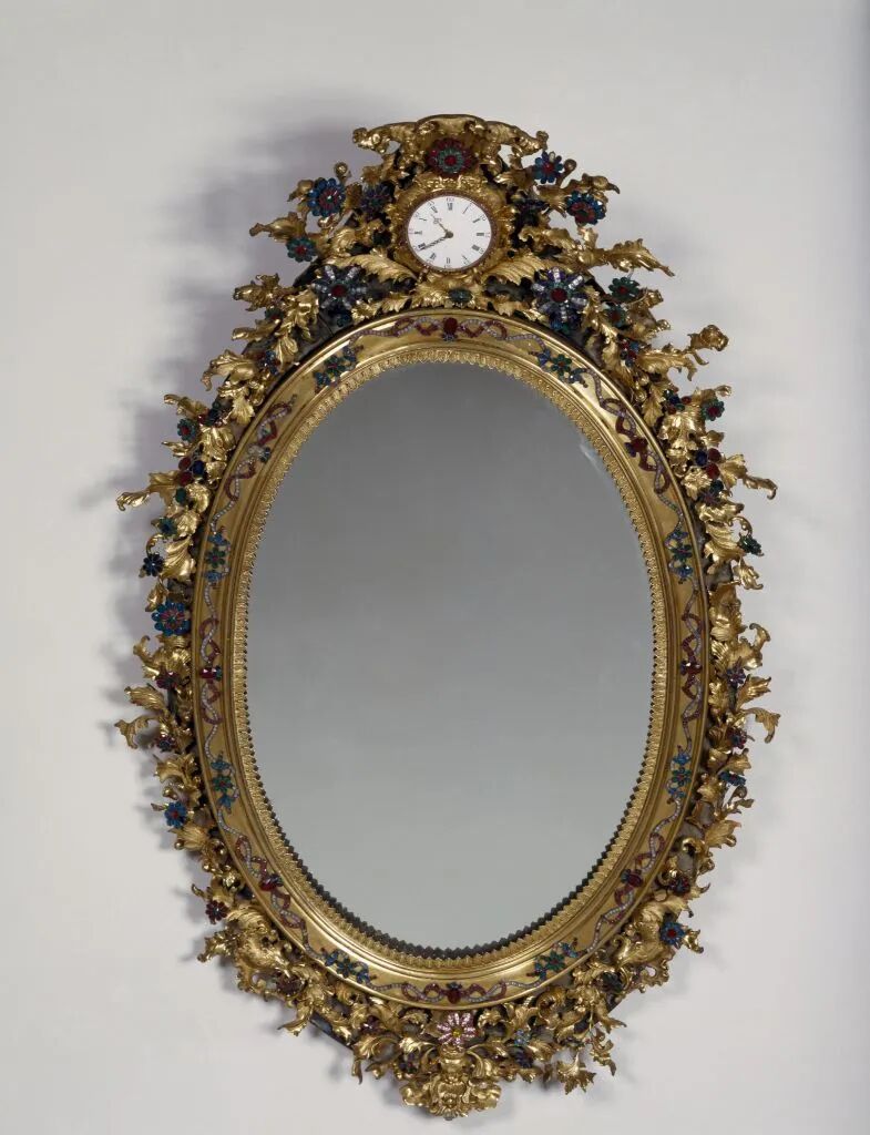 ▲ [清乾隆] 铜镀金嵌料石花镜表镜高100厘米，宽64.5厘米故宫博物院藏