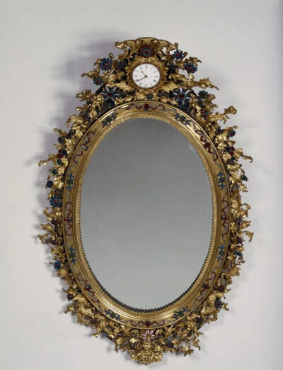 ▲ [清乾隆] 铜镀金嵌料石花镜表镜高100厘米，宽64.5厘米故宫博物院藏