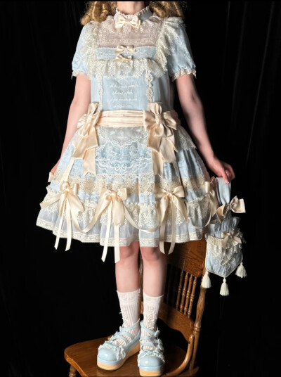 不是吧，这个蓝广配色，低腰洋娃娃感，属实是拿捏到啦，嘻嘻#lo#lo安利#lolita