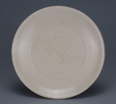 北宋 定窑刻花莲瓣龙纹盘 观复博物馆藏
