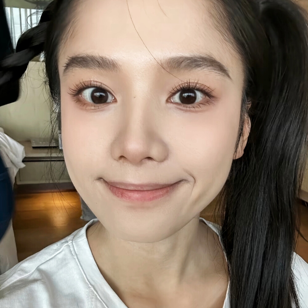 此女自拍大放送，走过路过不要错过！