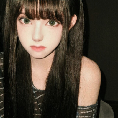 她住在七月的洪流上