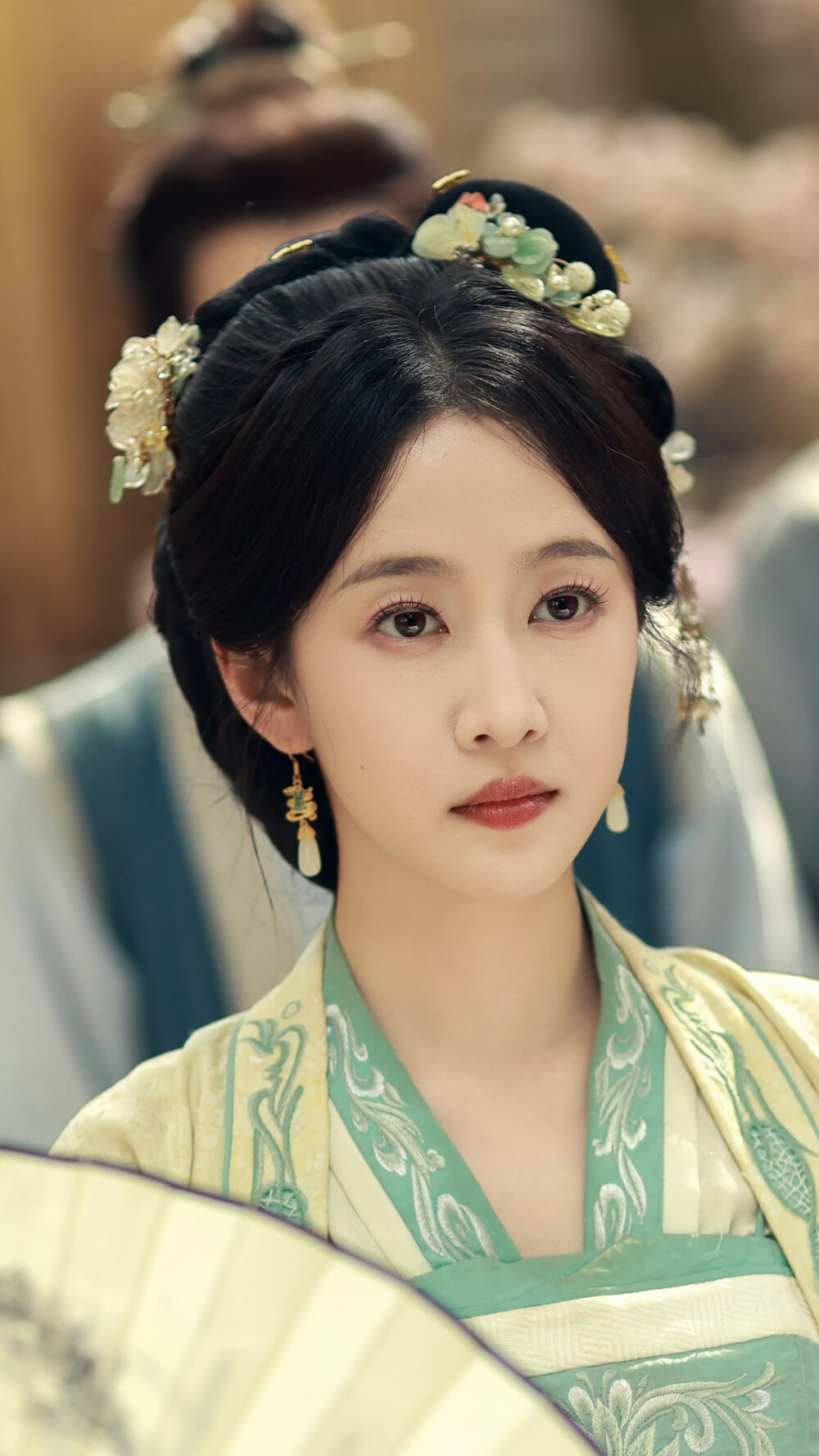 穿荒年，我带四崽成首富 刘美含