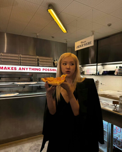 朴彩英 Rosé Rosie