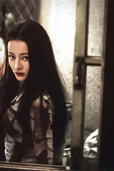 - 迪丽热巴 / 聂九罗 。