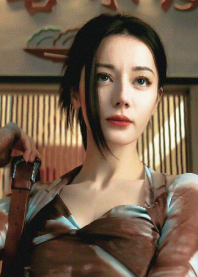 - 迪丽热巴 / 聂九罗 。