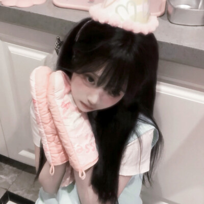 Live in a strawnerry world