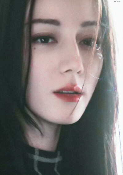 - 迪丽热巴 / 聂九罗 。