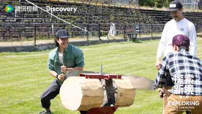 探索新境：
#探索新境2# EP03剧照送达！@UNIQ-王一博 与攀岩搭档 @RyderStroud-史瑞德 深入加拿大不列颠哥伦比亚的斯阔米什。于森林中体验传统伐木，在岩壁上磨砺器械攀登技艺。森林为证，每一步都是对未知的深入，…