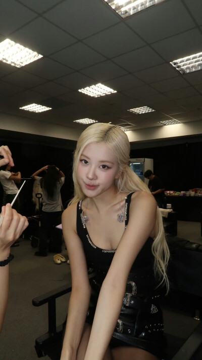 朴彩英 Rosé Rosie