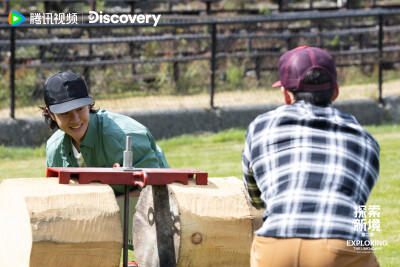 YIBO-OFFICIAL：
#王一博体验传统伐木#
飞斧破空，传统伐木，手握岩塞。每一次新的尝试，都是一次对自我的审视和认知的重塑。@UNIQ-王一博
腾讯视频#探索新境# 第二季，正在播出。#探索新境2# ​​​