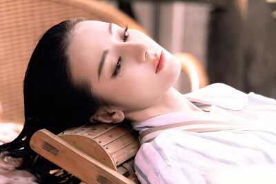 - 迪丽热巴 / 聂九罗 。