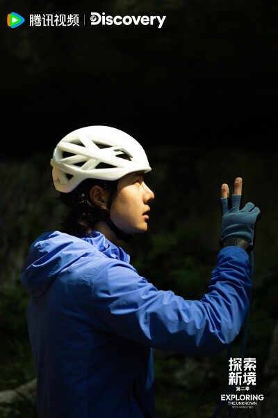 YIBO-OFFICIAL：
#王一博体验传统伐木#
飞斧破空，传统伐木，手握岩塞。每一次新的尝试，都是一次对自我的审视和认知的重塑。@UNIQ-王一博
腾讯视频#探索新境# 第二季，正在播出。#探索新境2# ​​​