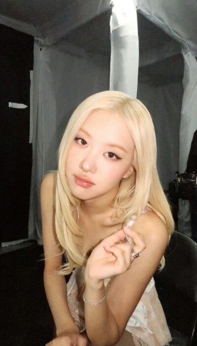 朴彩英 Rosé Rosie