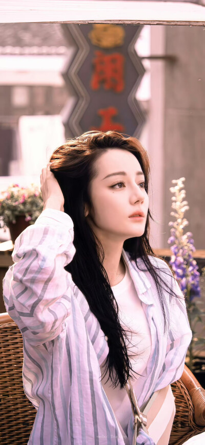 - 迪丽热巴 / 聂九罗 。