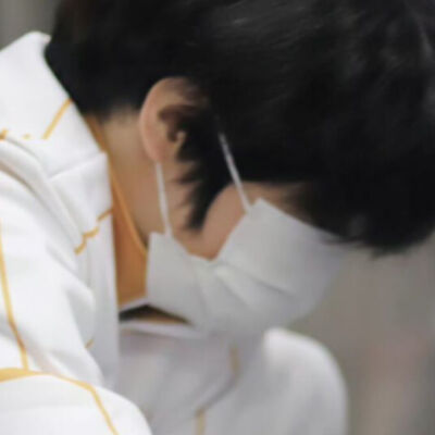 不然她又会为我哭了一整夜