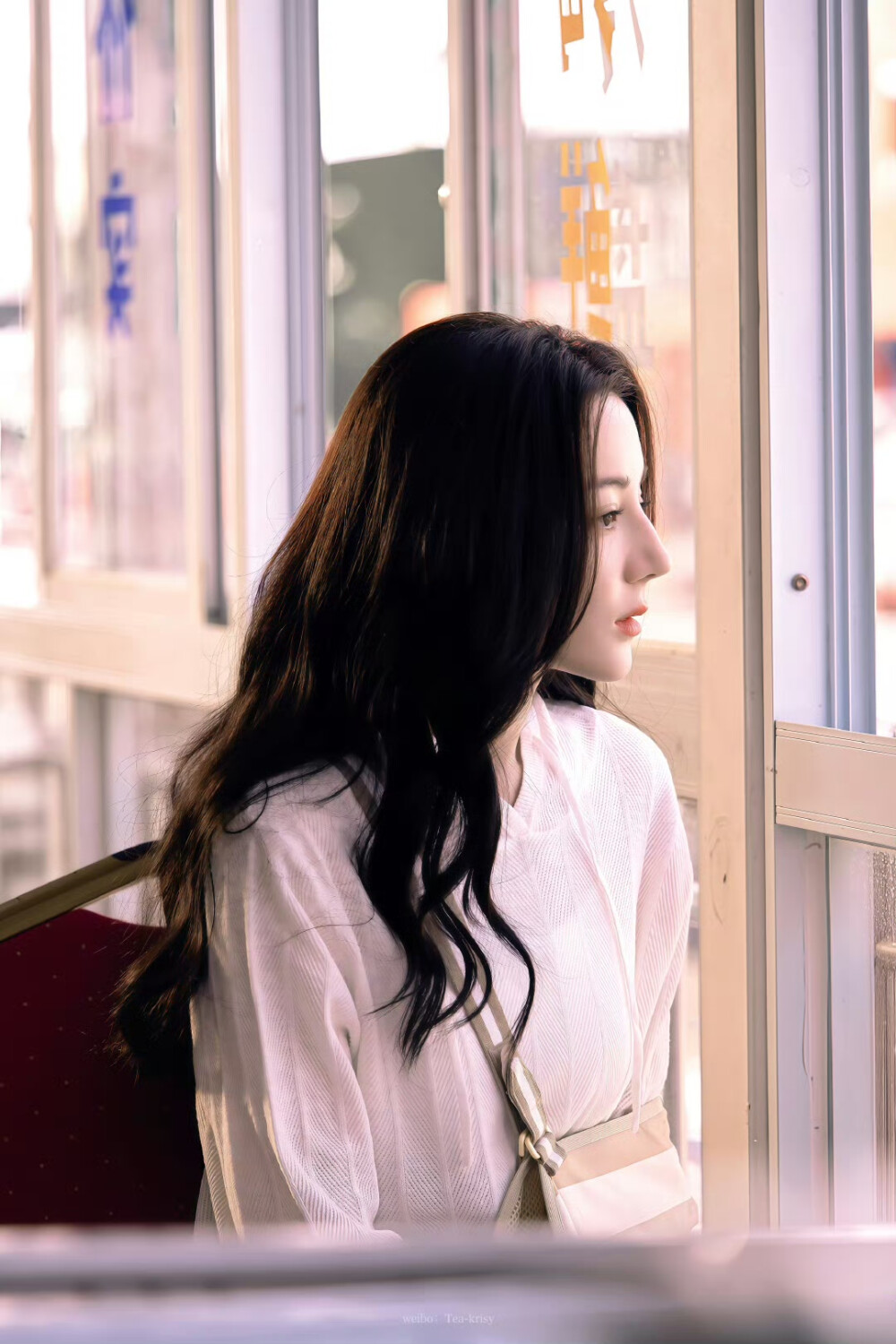 - 迪丽热巴 / 聂九罗 。