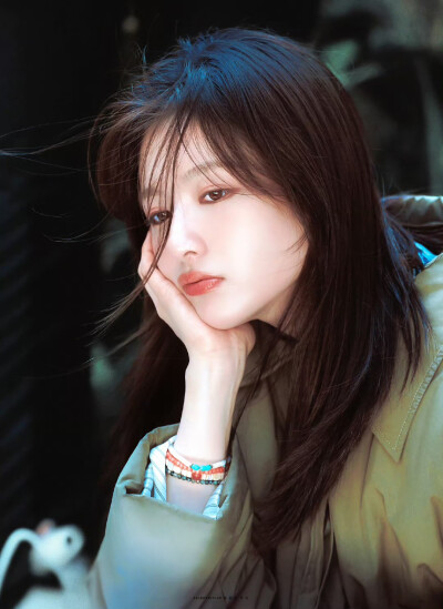 - 迪丽热巴 / 聂九罗 。