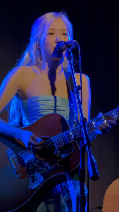 朴彩英 Rosé Rosie