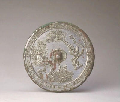 ▲ [唐] 真子飞霜铜镜，面径21.5厘米故宫博物院藏