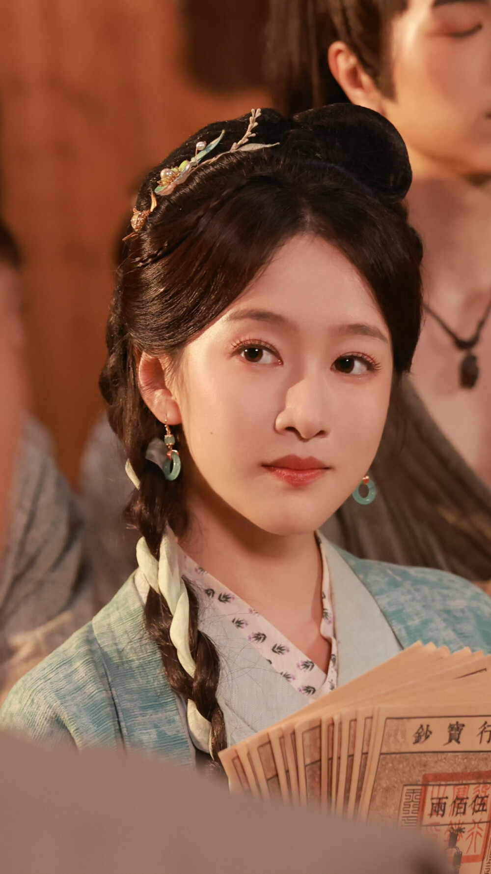 穿荒年，我带四崽成首富 刘美含