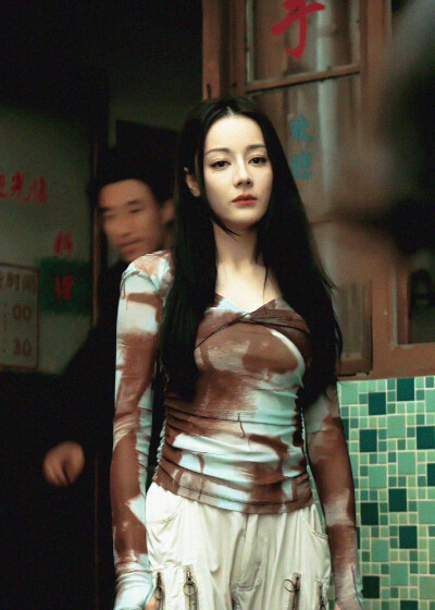 - 迪丽热巴 / 聂九罗 。