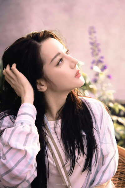 - 迪丽热巴 / 聂九罗 。