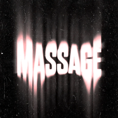 
那封信我一直没拆开  它就躺在我的书包夹层里  和创可贴、止痛药放在一起。信封是灰色的，像极了今天的天空。医务室里弥漫着消毒水的气味，混合着雨水潮湿的气息   我摸了摸膝盖上的纱布，那里一跳一跳地疼着  校医…