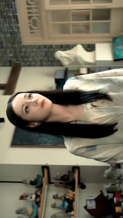 - 迪丽热巴 / 聂九罗 。