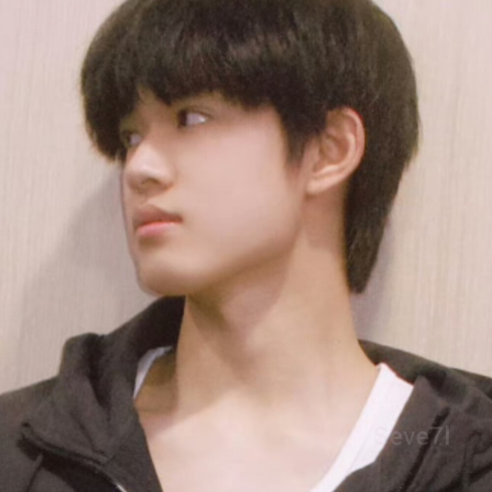 黄毛小子也长大了，出来混个社会被赶去搬砖