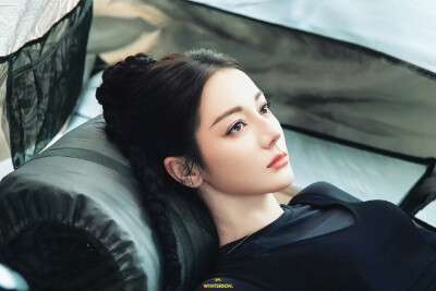 - 迪丽热巴 / 聂九罗 。