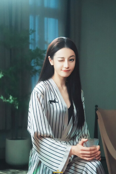 - 迪丽热巴 / 聂九罗 。