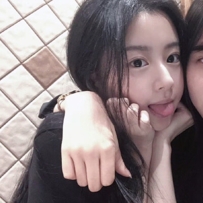 十七岁的我总爱傻笑着抬头看你说