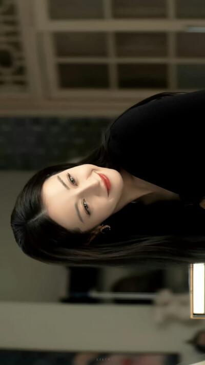 - 迪丽热巴 / 聂九罗 。