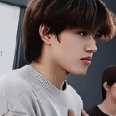 @lifewithyou,: 闹来闹去也只是想要你多爱我一点而已...