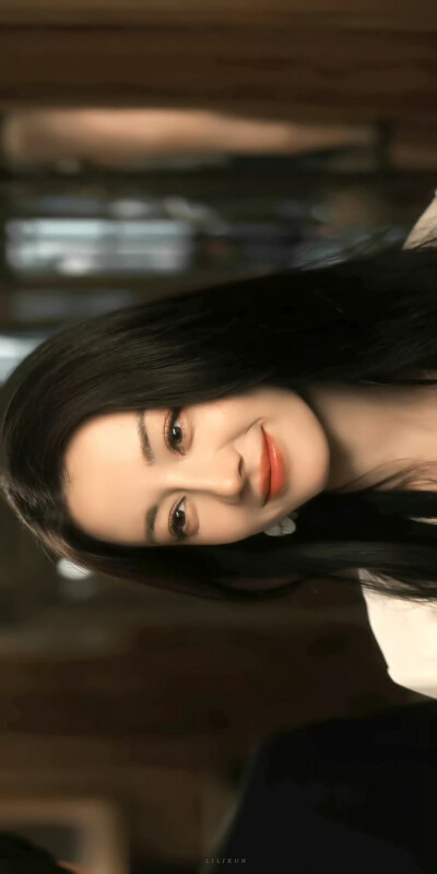 - 迪丽热巴 / 聂九罗 。