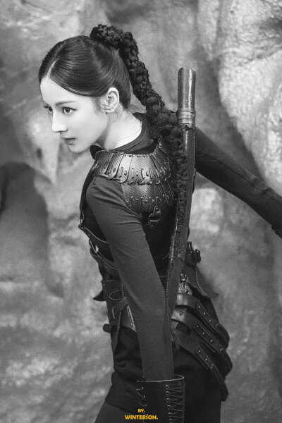 - 迪丽热巴 / 聂九罗 。