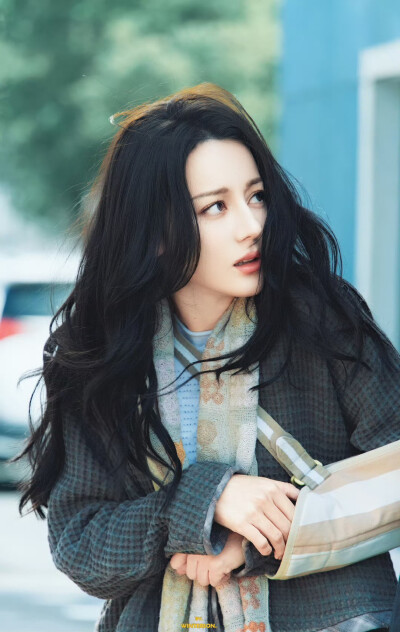 - 迪丽热巴 / 聂九罗 。