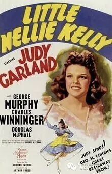 乔治 M 克韩的情感音乐喜剧《小尼利凯利》又名《蓬门淑女》，1922年，是一个晚期的爱德华音乐喜剧范例。