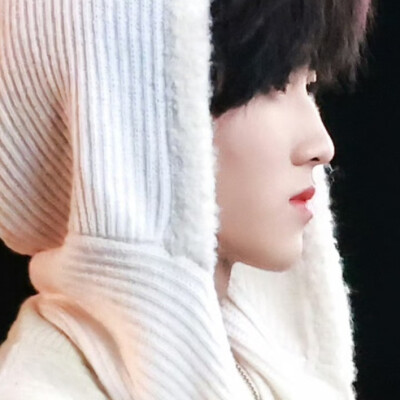 没想到第一次见到雪，感受到的却不是寒冷