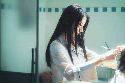 - 迪丽热巴 / 聂九罗 。