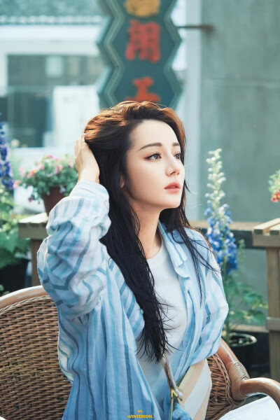 - 迪丽热巴 / 聂九罗 。