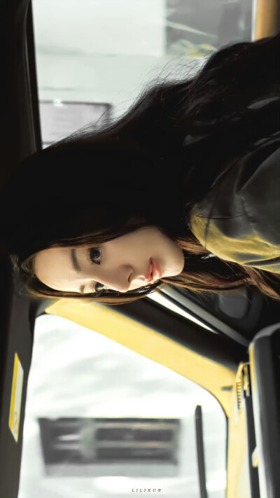 - 迪丽热巴 / 聂九罗 。