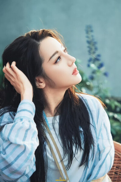 - 迪丽热巴 / 聂九罗 。