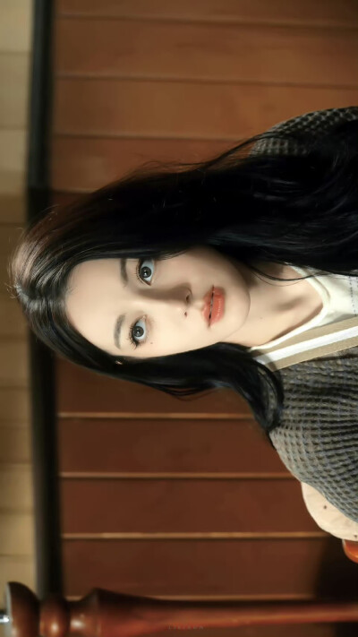 - 迪丽热巴 / 聂九罗 。