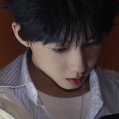 这个发型越看越帅啊