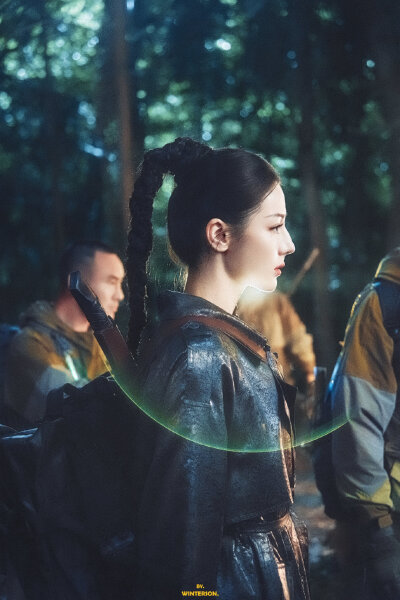 - 迪丽热巴 / 聂九罗 。