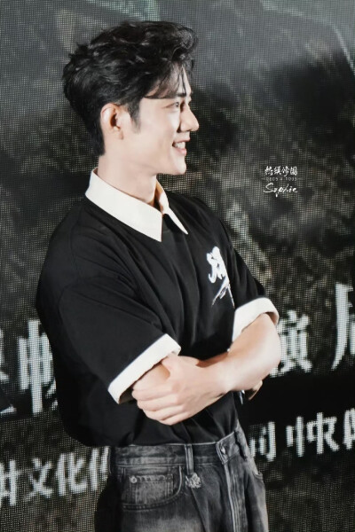 肖战
20251206 【得闲】 • 北京首映
见水印