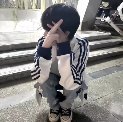 总有一天我会了解你所有的痛苦，继续笑着说我爱你
侵权删