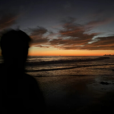 男生头像
村里的傍晚总飘着烧柴的味道
